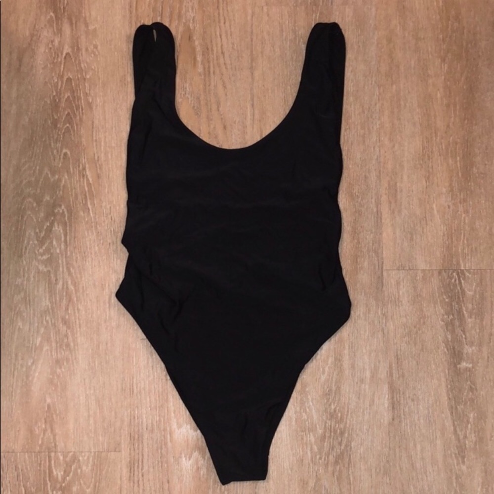 Airie Super Scoop One Piece Swimwuit